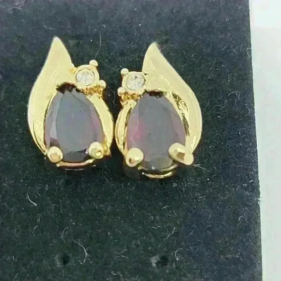 Shiny Beautiful Post Earrings - Picture 2 of 4